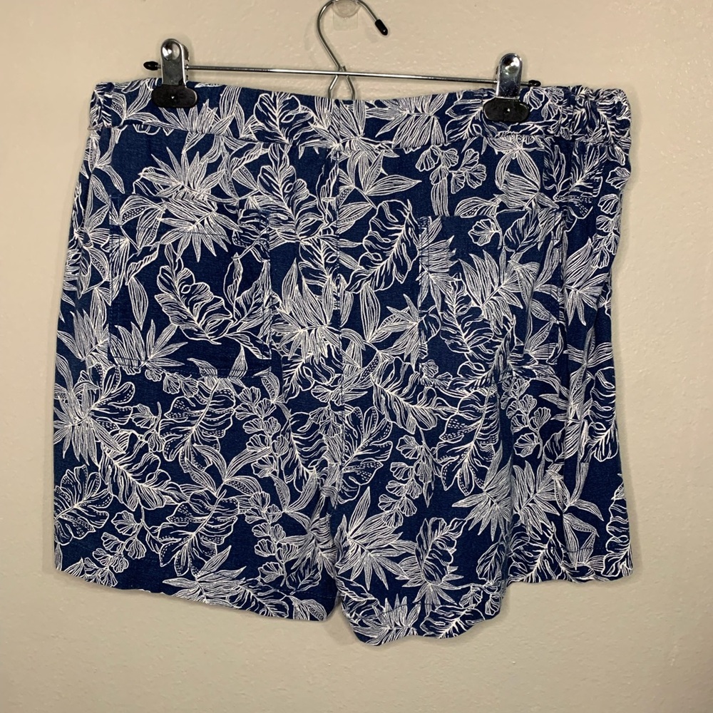 Briggs New York Blue and White Floral Women's Shorts Linen